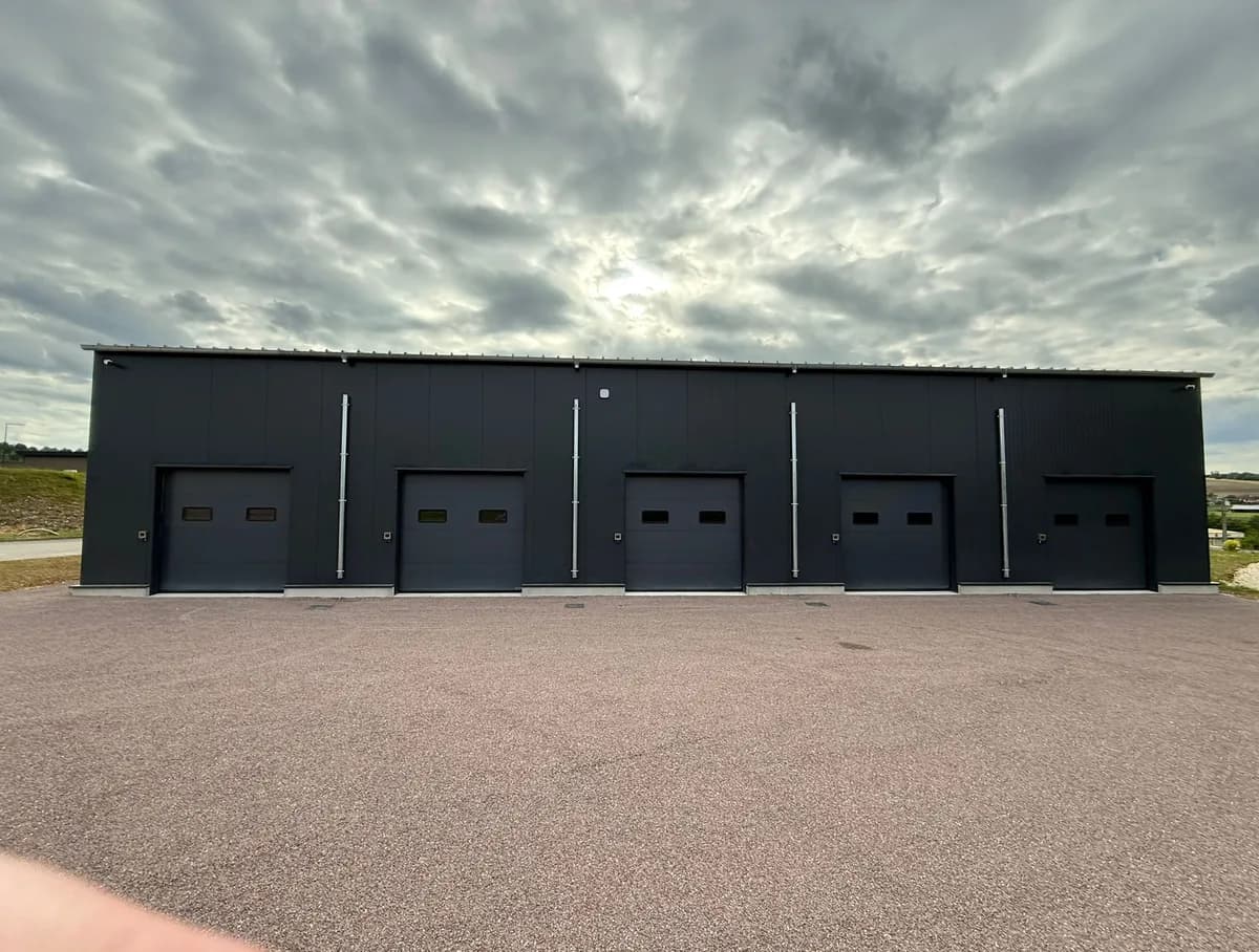 Bâtiment industriel protégé par Digitel Sécurité